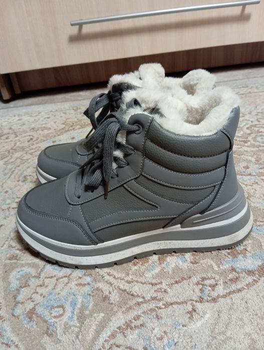 Продам кросовки новые