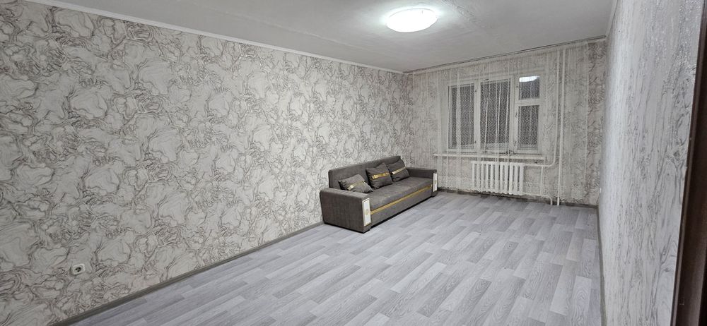 Продам 2 комнатную  квартиру