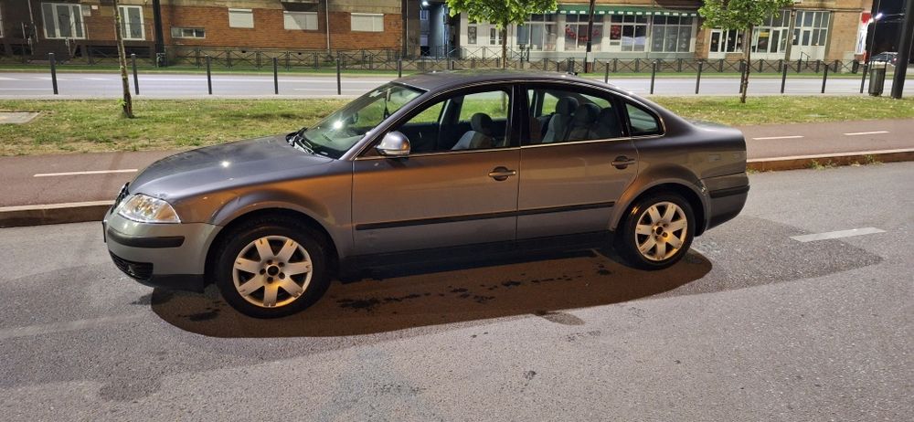 Vând Volkswagen Passat B5.5
