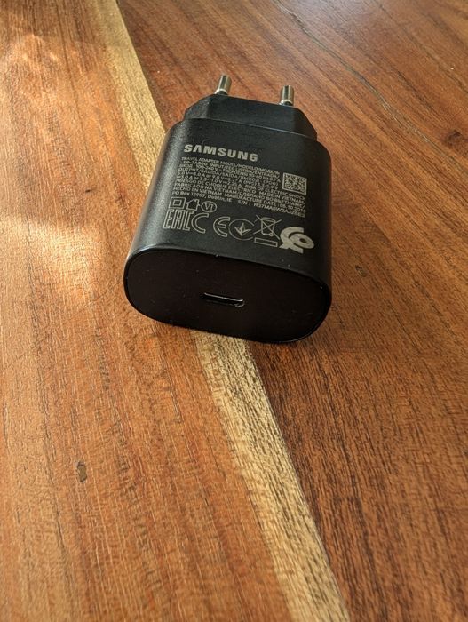 Vând încărcător original Samsung