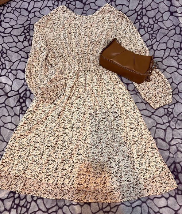 Платья на осень и весну в хорошем состоянии