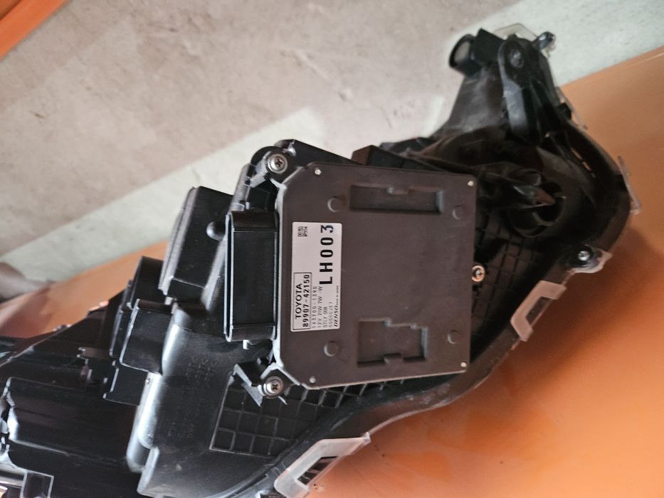 Ляв фар със забелвжки за Toyota Rav4