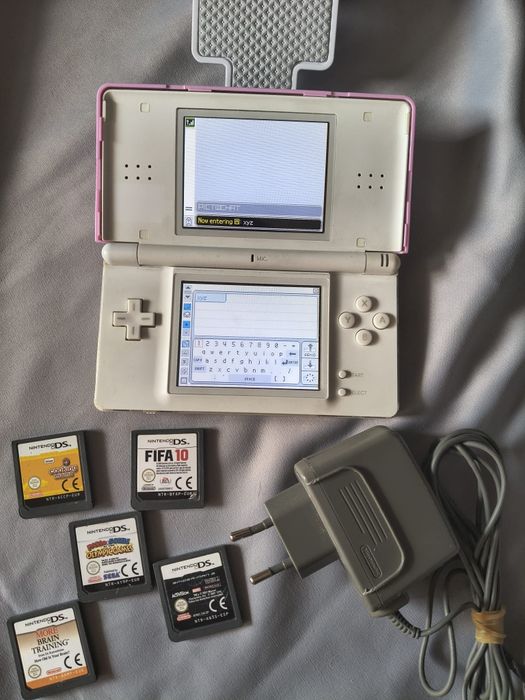 Nintendo Ds lite cu accesorii ( nu e modat)