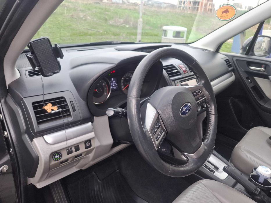 Продавам Subaru Forester 2,0 150 2013 г., газ, в отлично състояние.