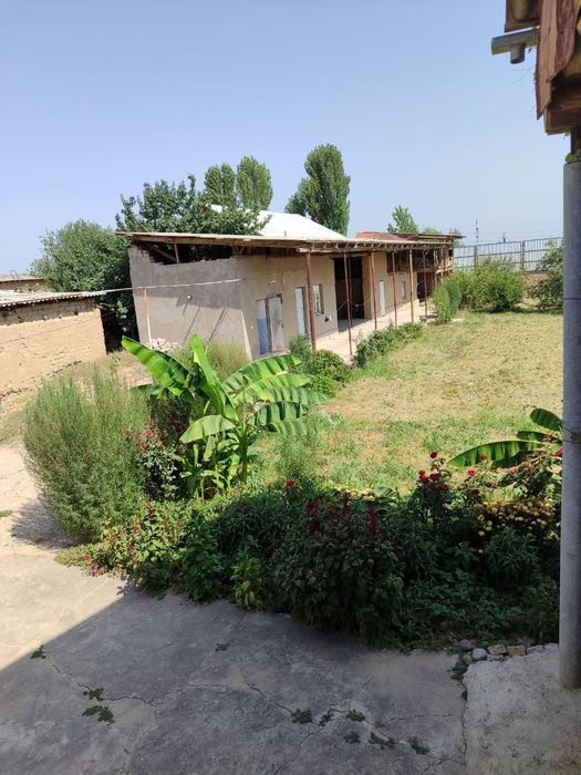 Toshkent viloyati qibray tumanida uy sotiladi.