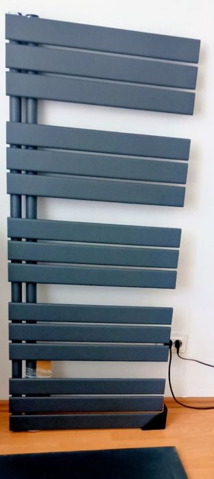 Vând calorifer baie tip prosop .