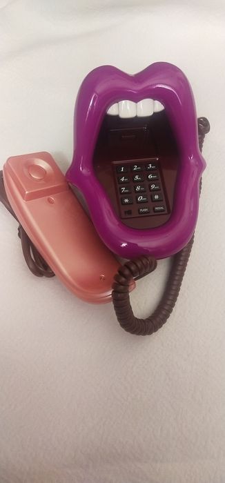 Продам оригинальный телефон.