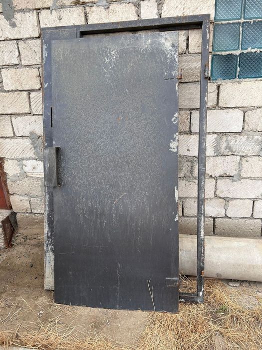 Продам двери, железные, подъездные
