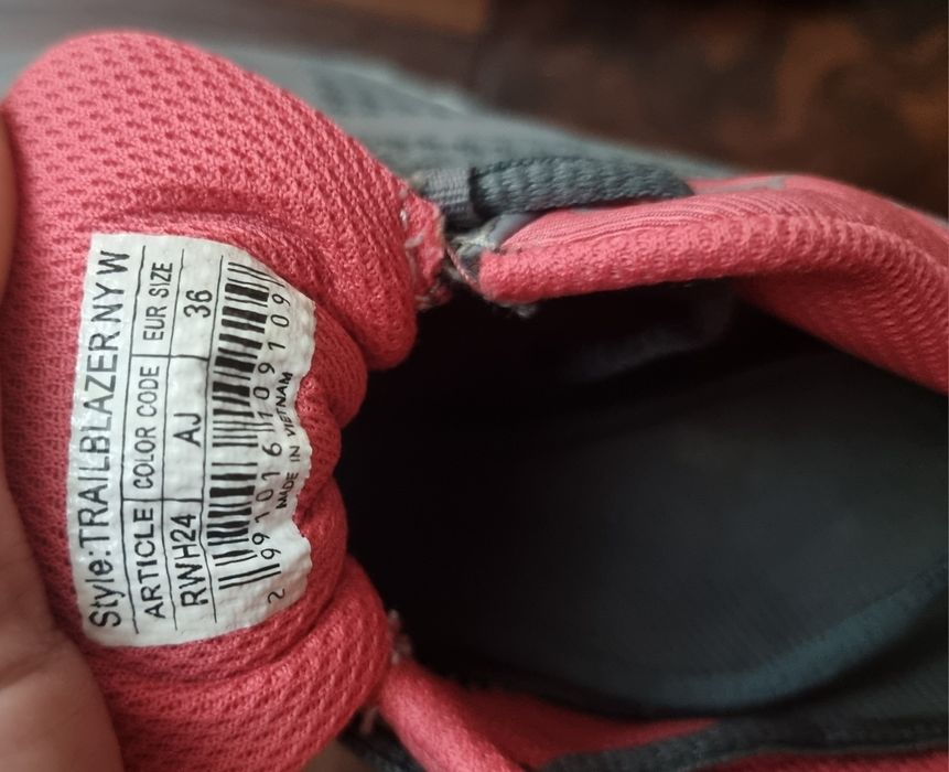 Кроссовки бу  36 р outventure