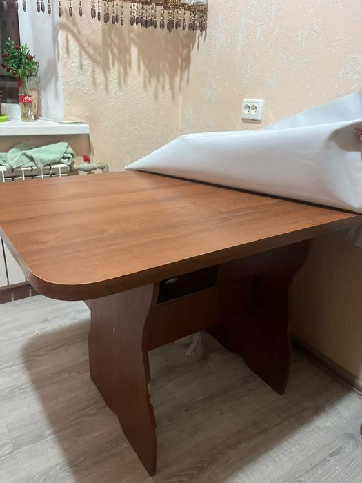 Продаю стол хорошего качества