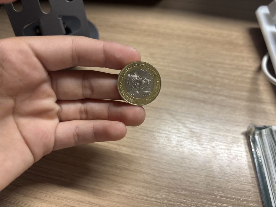 Продаю монету 100 тг