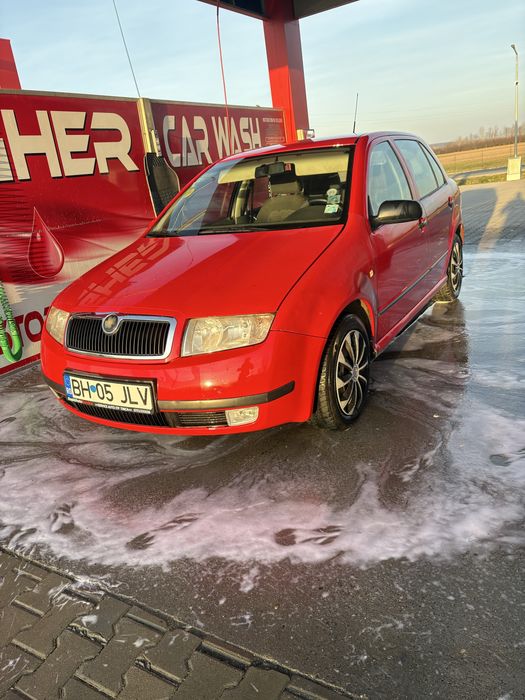 Vand skoda fabia 1.2 benzia  masina personala de 10 ani