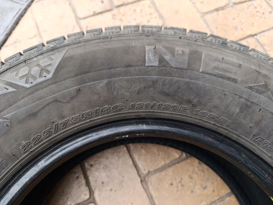 Зимни гуми NEXEN 225/75/16 C 121/120 10 PR.