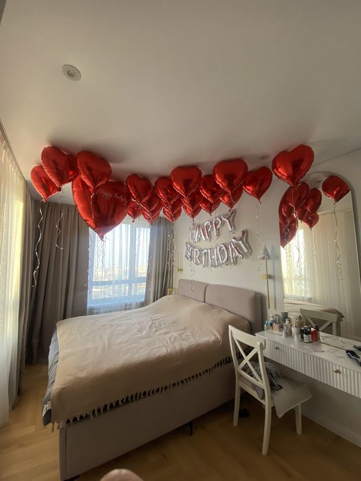 Продаются гигант шар и маленькие шары сердечки новые 40 штук