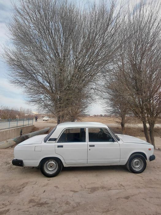 Vaz 2107 sotiladi