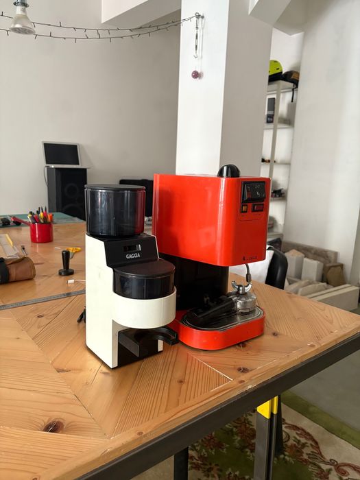 Комплект еспресо-кафемашина Baby Gaggia с кафемелачка MDF