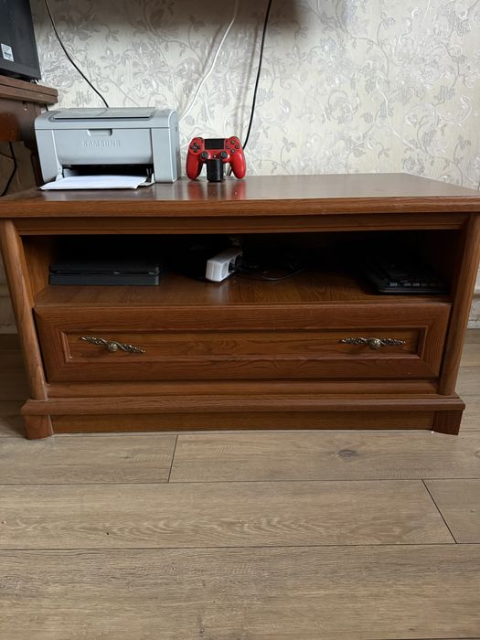 Продам шкафы и тумбу