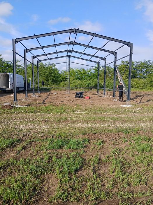 Vand hale pe structura metalica lucrăm fără avans
