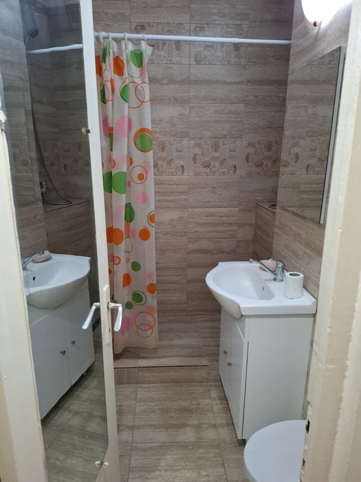 Garsonieră 36 mp, mobilată și utilată complet, etaj 3, zonă foarte bună, aer condiționat și boiler.