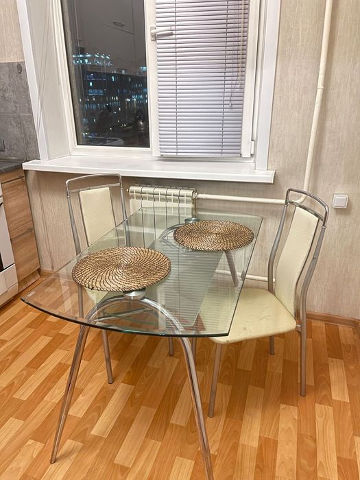 Кухонный стол стеклянный