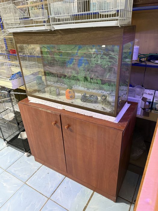 Продам аквариум с тумбой 110л