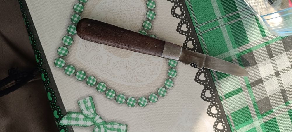 Продавам стар джобен нож