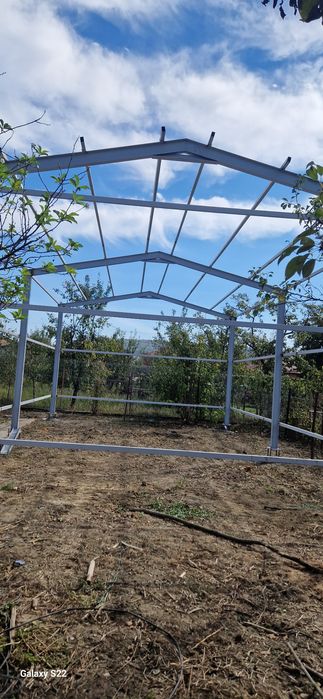 Vând structura metalica