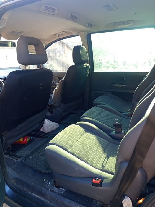 Vând Volkswagen Sharan