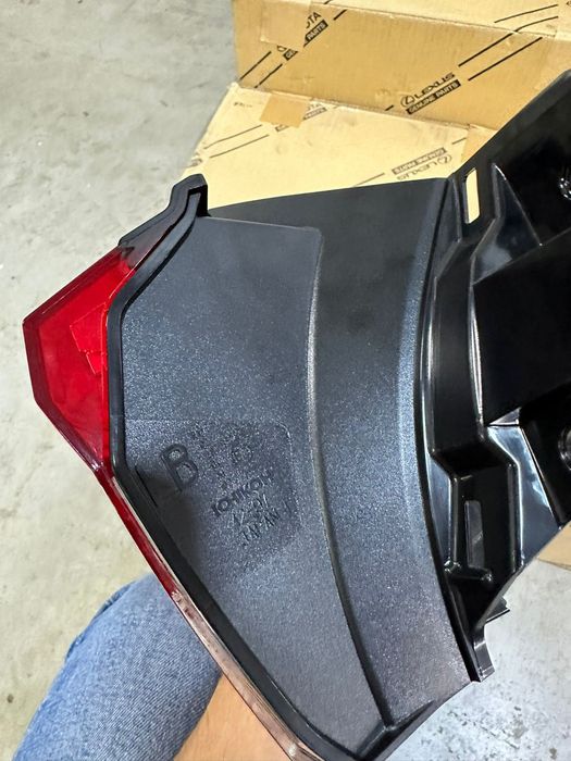 Рав 4 задний фанар 19-