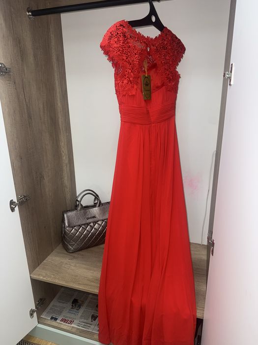 Вечерние платья …