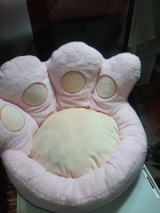 Плюшевое креслоподушка Кошачья лапка