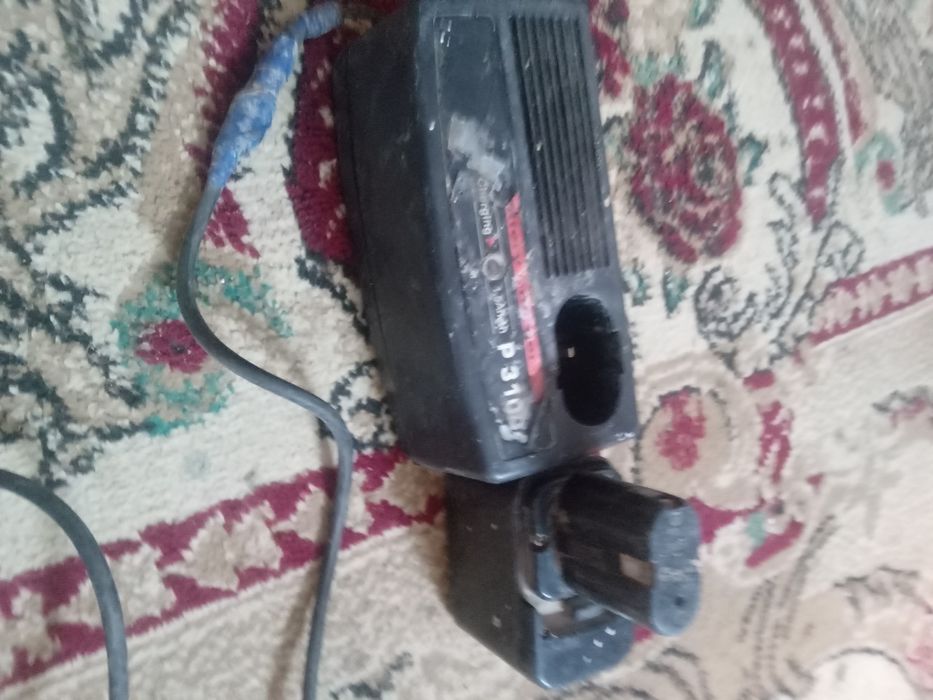 Зарядное устройства на шуруповерт  пит