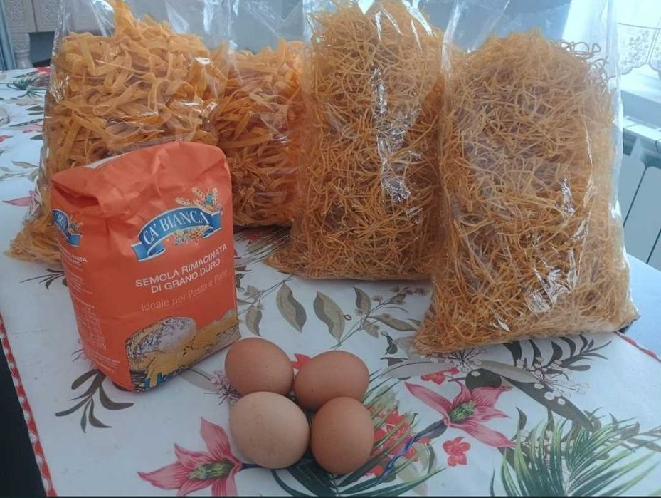 Vînd tăiței de casă ouă proaspete!