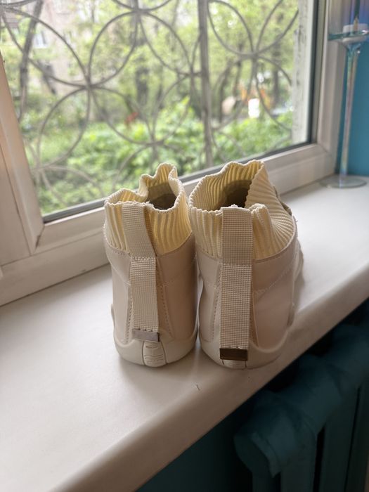 Кроссовки белые! 3000 тг