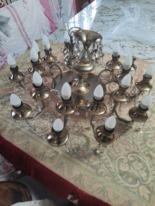 Продам люстру 20 рожковую