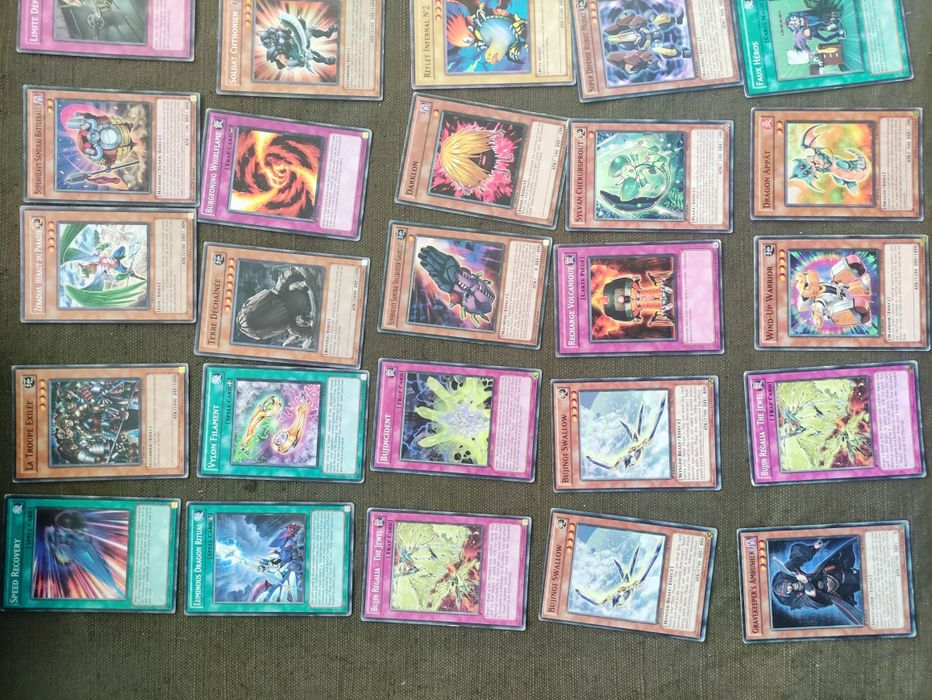 Продавам карти Yu-Gi-Oh
