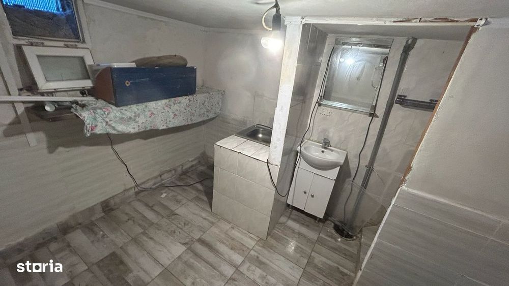 Camera cu demisol zona AFI