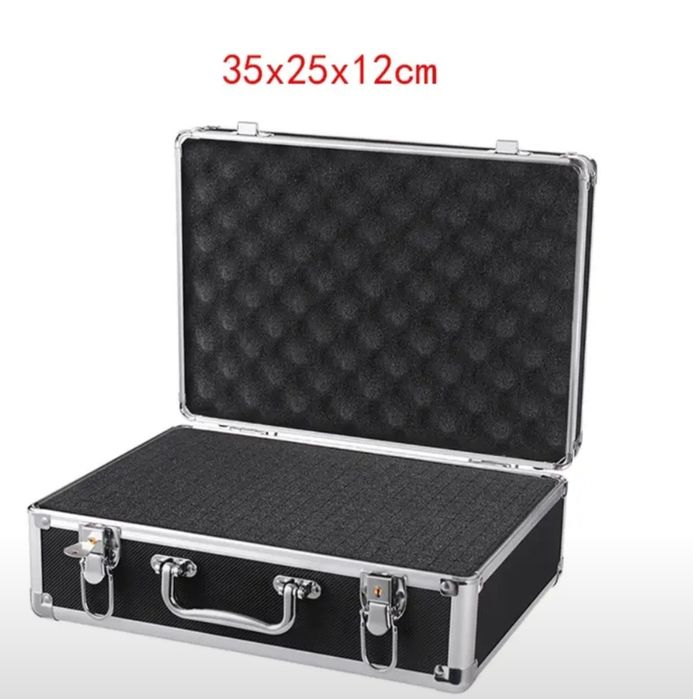 Чемоданчик пластиковый сотилади