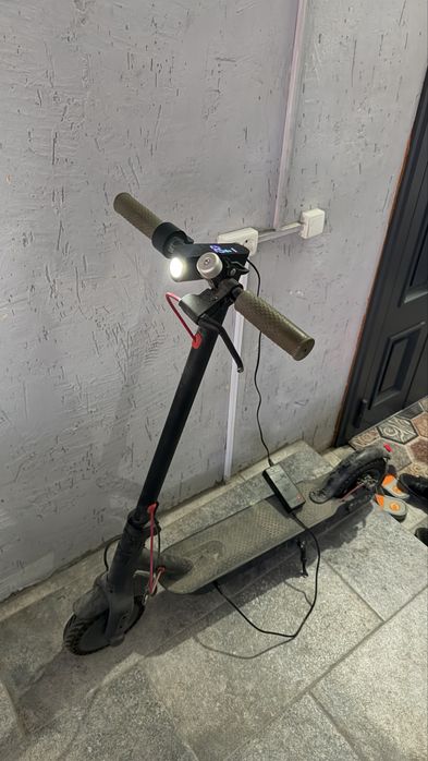 Продам самокат MI365