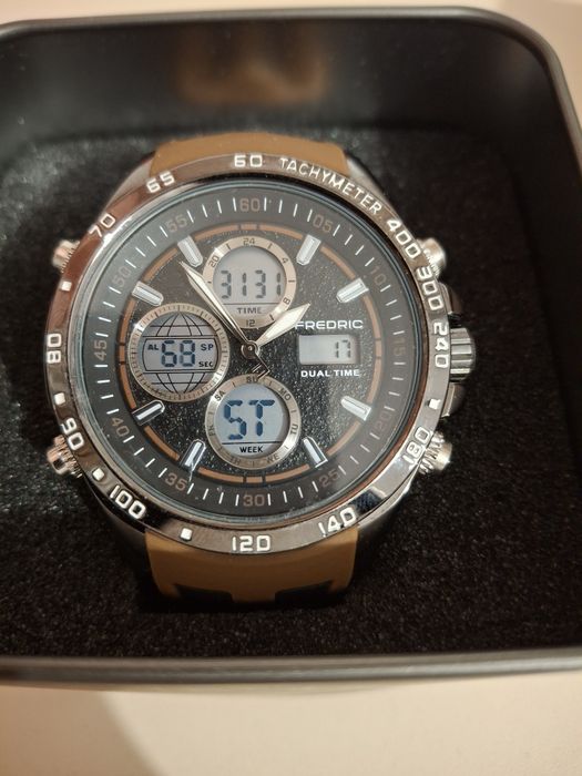 Ceas  sport pentru bărbați Fredric Dual Time (cu afișaj hibrid analog-digital și curea din cauciuc/silicon).