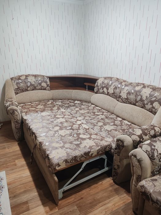 Продам угловой диван. Срочно