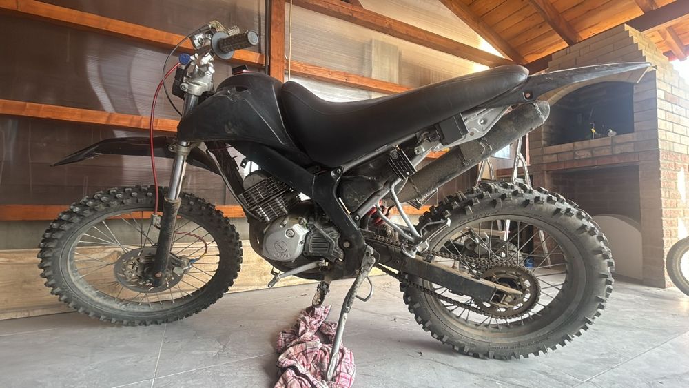 Vând 2 motociclete Yamaha xt125