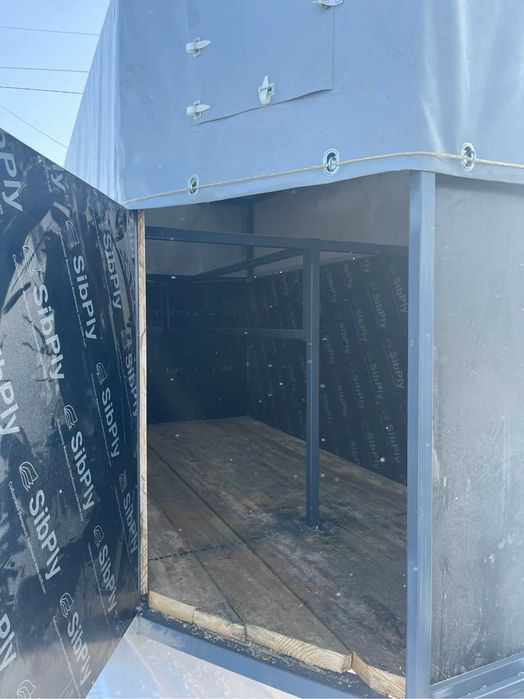 Коневозка новая прицеп