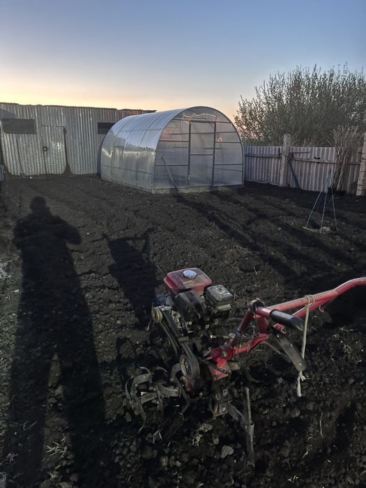 Вспашка земли !)