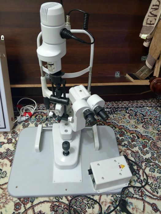 Щелевая лампа 1800$,    ШБ таблица 900.000 сум