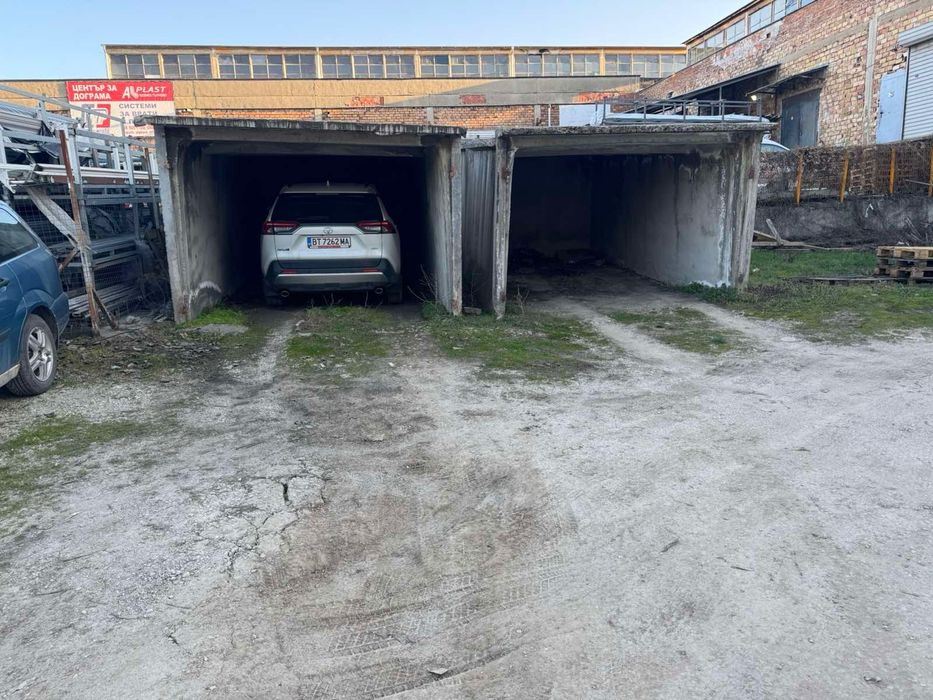 Продавам гаражи Велико Търново 1300€