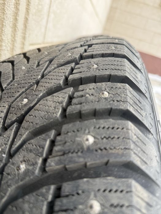 Продам комплект диск и шины  R20