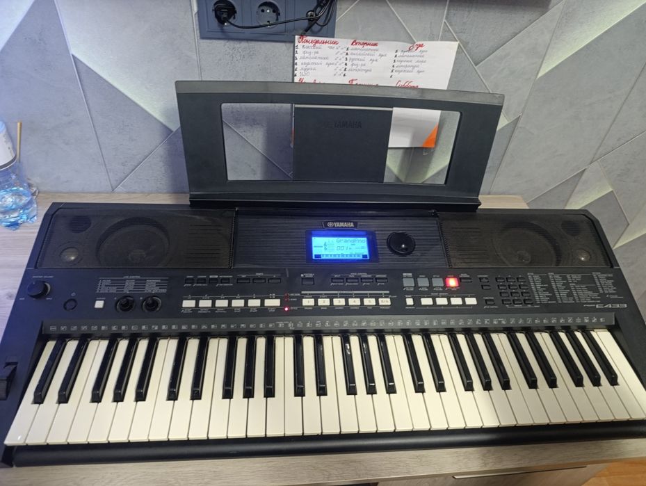 Продам Синтезатор