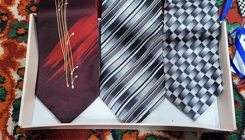 Галстуки, головной убор