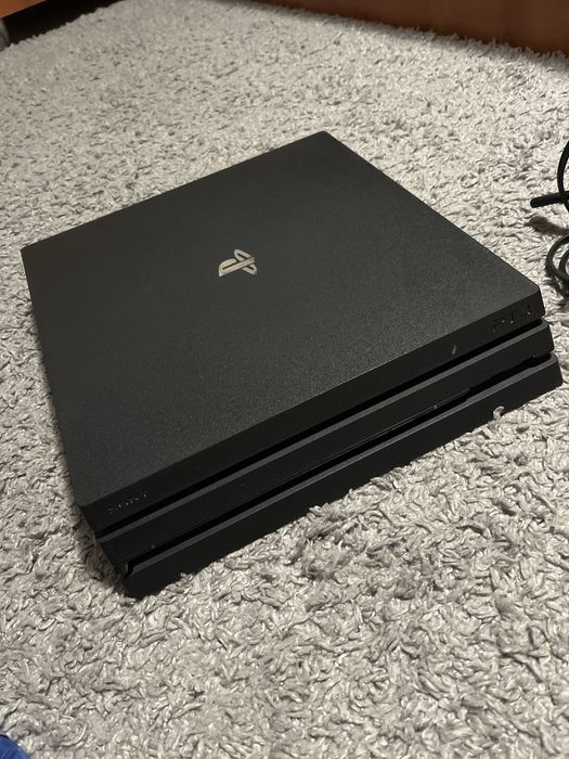 Vând ps4 pro 1 tb,funcțional nu are nicio problemă